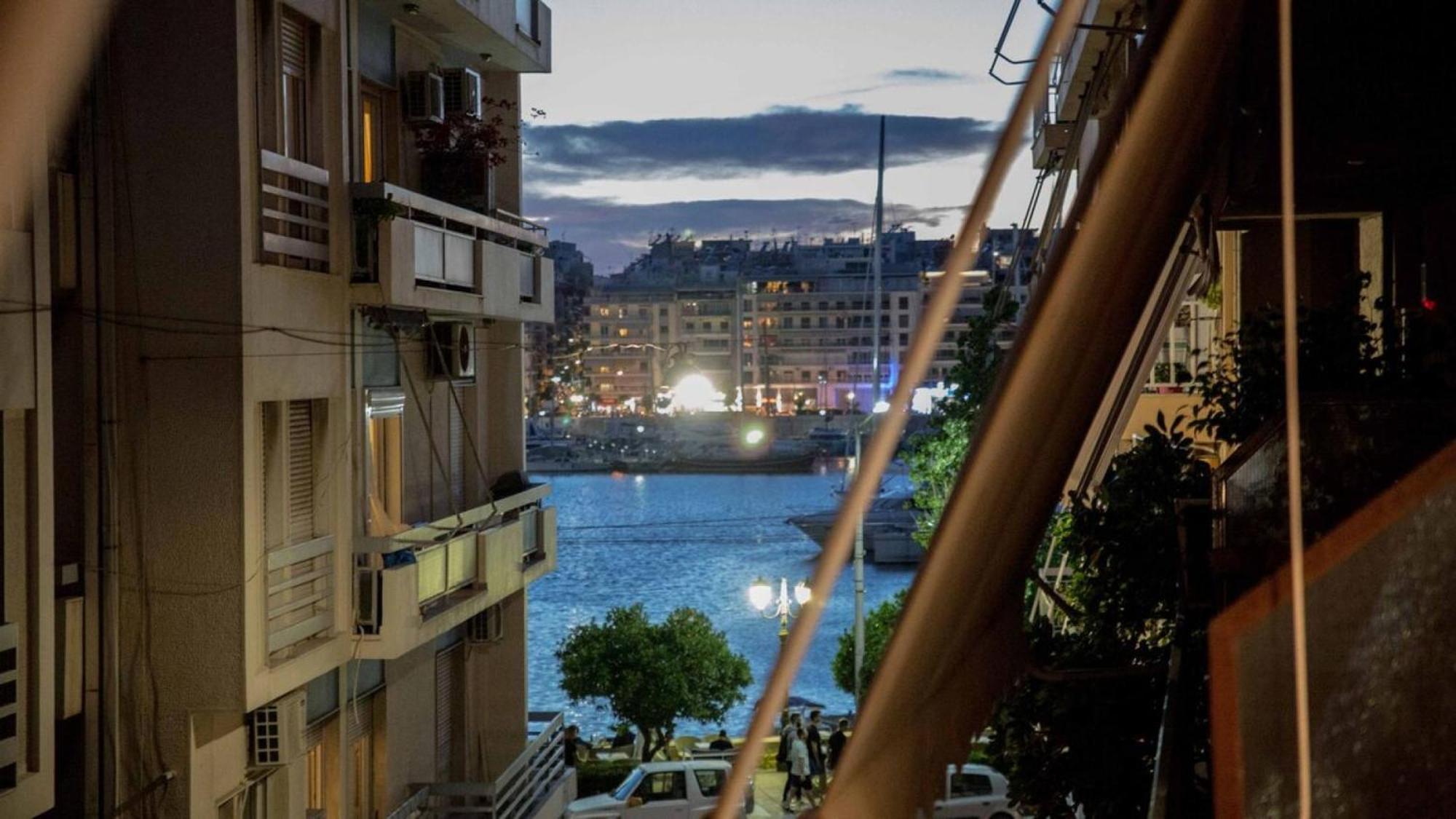 Cozy Apartment With Sea View Next To Marina Zeas Пирея Екстериор снимка
