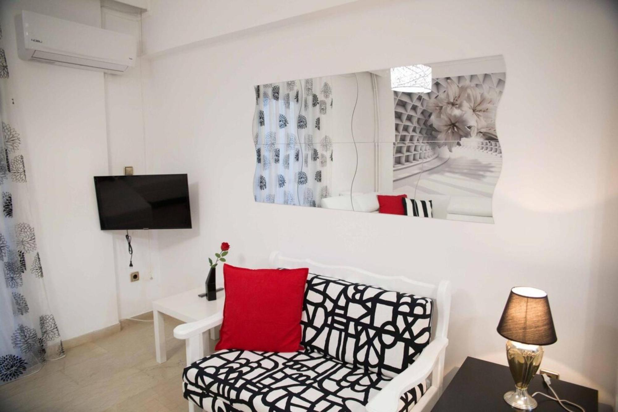 Cozy Apartment With Sea View Next To Marina Zeas Пирея Екстериор снимка